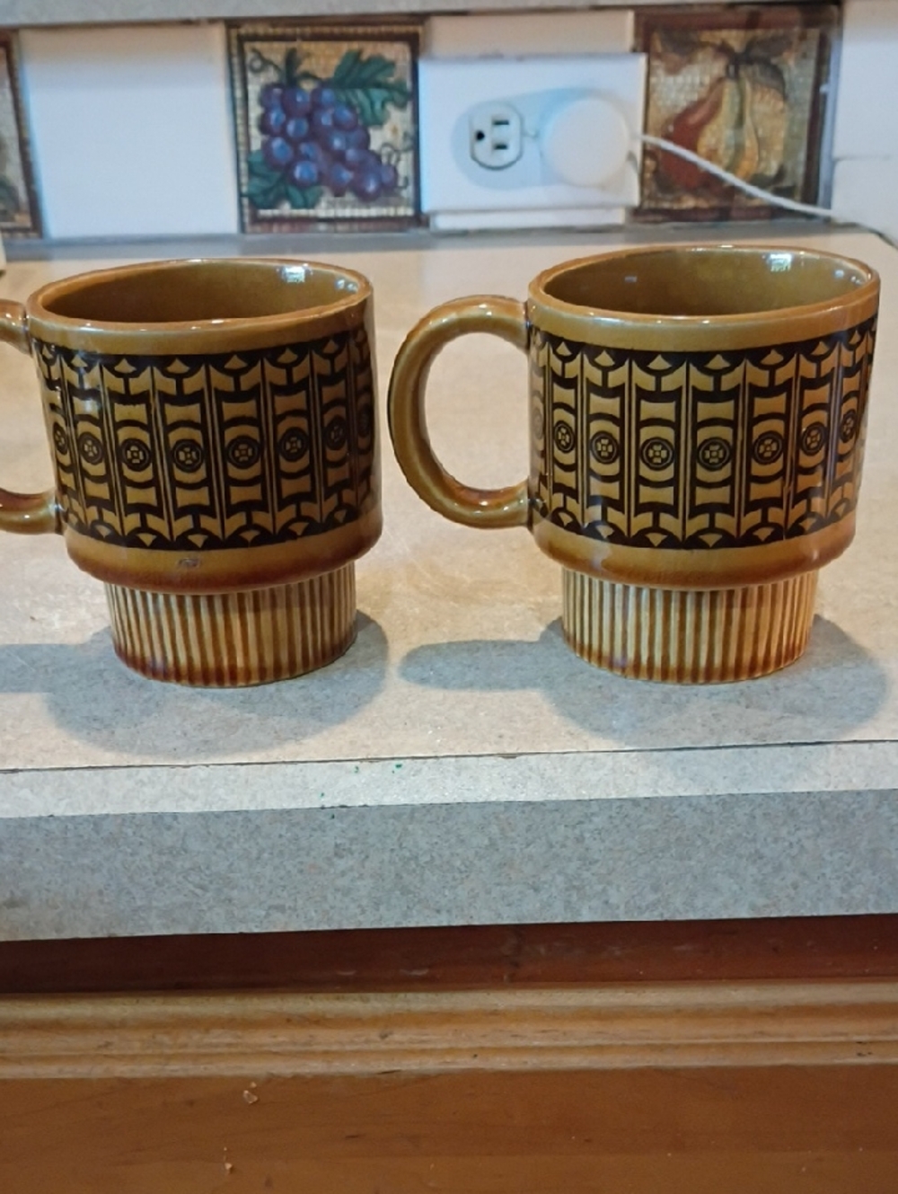 Japan Stacking Mugs ÀBrown Ceramic Patterned Coffee Mugs - Set of 2